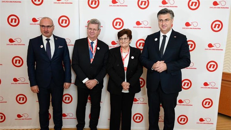 Premijer u pozivnom centru 18. humanitarnog koncerta „Želim život“: Vlada podržava rad Zaklade Ana Rukavina